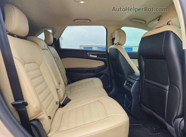 2FMPK3J95JBC26425 2018 FORD EDGE Gold Widok wnętrza z tyłu