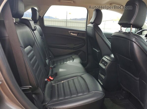 2FMPK4J92RBA80535 2024 FORD EDGE Gray Widok tylnych siedzeń