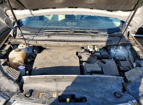 2FMPK4K84HBB10641 2017 FORD EDGE Silver Widok wnętrza z tyłu