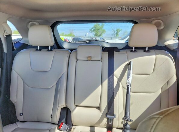 2FMPK4K90KBC00479 2019 FORD EDGE White Rear seats view
