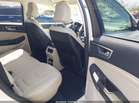 2FMPK4K92NBA83590 2022 FORD EDGE White Widok naklejki z numerem VIN