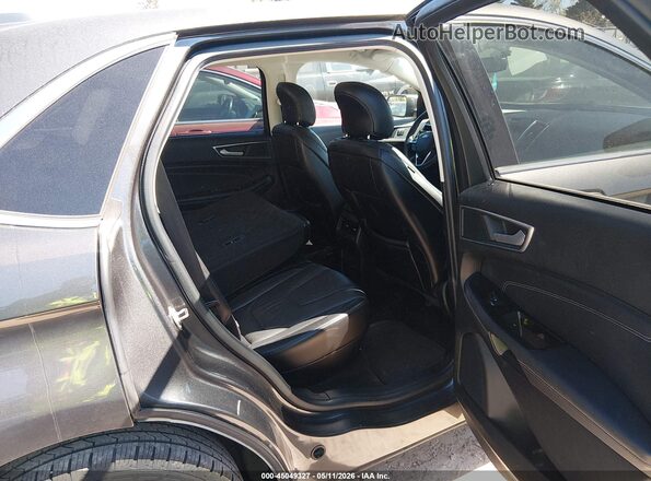 2FMPK4K98JBB20703 2018 FORD EDGE Gray Widok naklejki z numerem VIN