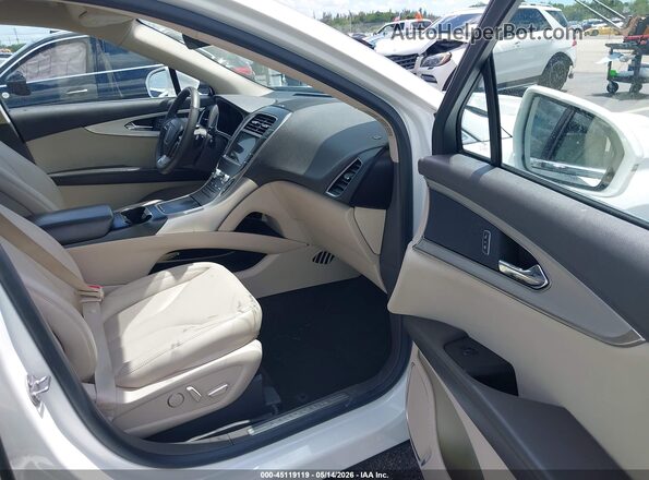 2LMPJ6J91LBL33497 2020 LINCOLN NAUTILUS White Widok wnętrza z przodu