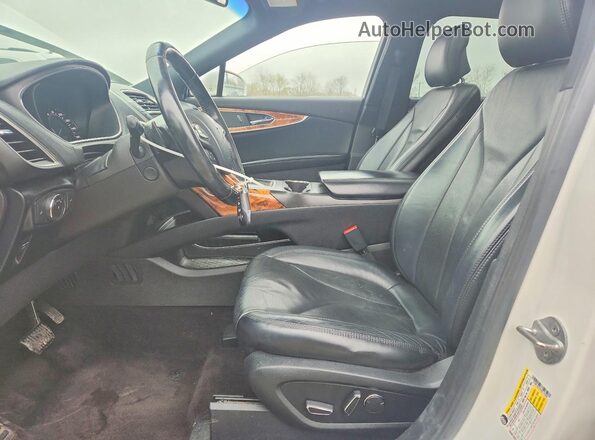 2LMPJ6LP5HBL18388 2017 LINCOLN MKX White Вид салону спереду