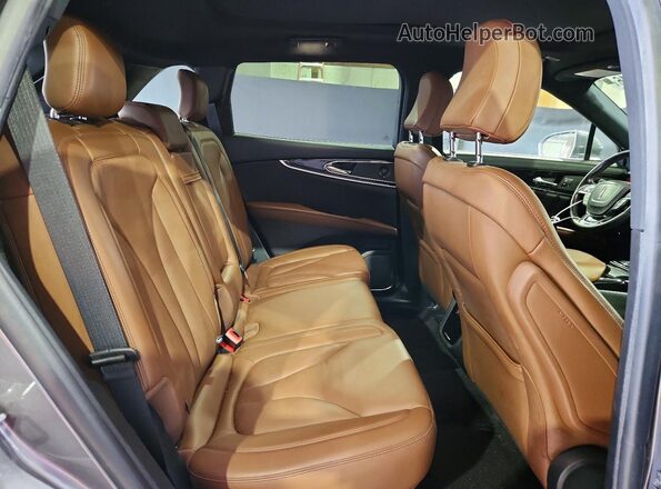 2LMPJ8K91MBL13682 2021 LINCOLN NAUTILUS Gray Вид задньої частини салону