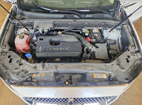 2LMPJ8K92KBL14689 2019 LINCOLN NAUTILUS Белый Вид подкапотного пространства