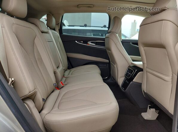 2LMPJ8K97PBL12105 2023 LINCOLN NAUTILUS Beige Rear interior view