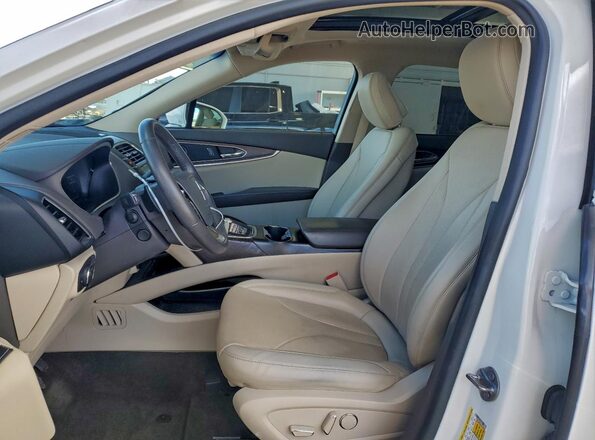 2LMPJ8K9XLBL28809 2020 LINCOLN NAUTILUS White Widok wnętrza z przodu