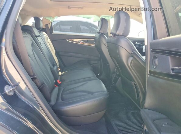 2LMPJ8KP2NBL14761 2022 LINCOLN NAUTILUS Black Widok wnętrza z tyłu