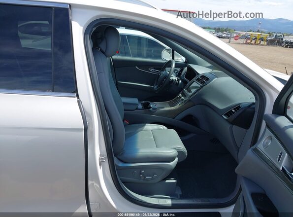 2LMPJ8L93KBL12531 2019 LINCOLN NAUTILUS Белый Вид салона спереди