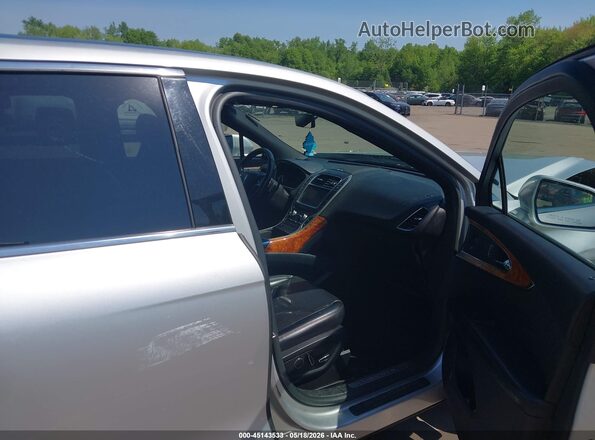 2LMPJ8L93KBL32052 2019 LINCOLN NAUTILUS Silver Սալոնի դիմացի տեսք