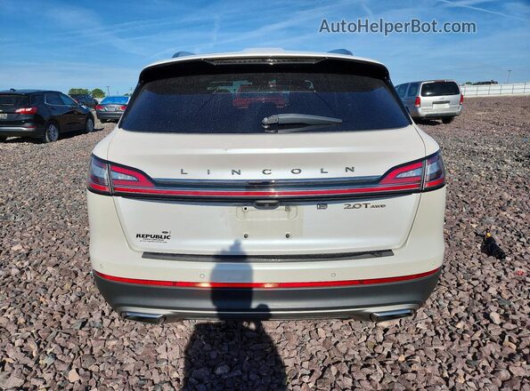 2LMPJ8L93KBL41947 2019 LINCOLN NAUTILUS White უკანა ხედი