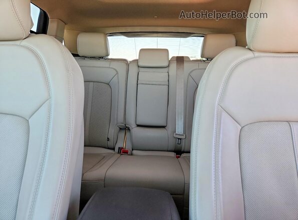 2LMPJ8L93KBL41947 2019 LINCOLN NAUTILUS White უკანა სავარძლების ხედი