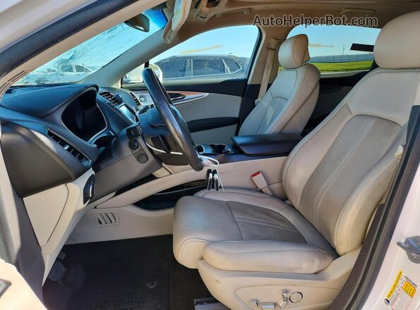 2LMPJ8L93KBL41947 2019 LINCOLN NAUTILUS White წინა სალონის ხედი
