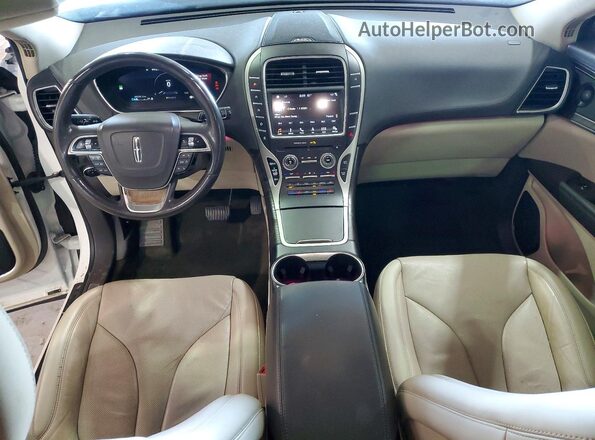 2LMPJ8L96KBL30098 2019 LINCOLN NAUTILUS Белый Вид панели приборов