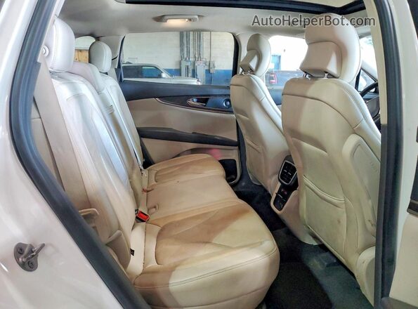2LMPJ8L96KBL30098 2019 LINCOLN NAUTILUS Белый Вид задней части салона