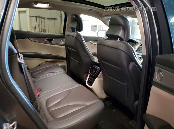 2LMPJ8L96KBL57401 2019 LINCOLN NAUTILUS Charcoal Widok wnętrza z tyłu