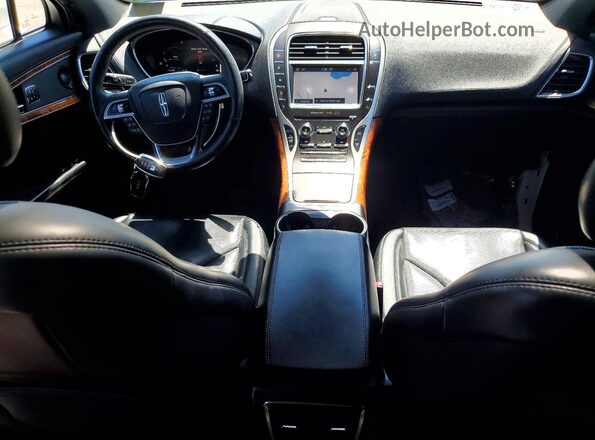 2LMPJ8L99KBL30242 2019 LINCOLN NAUTILUS Белый Вид панели приборов