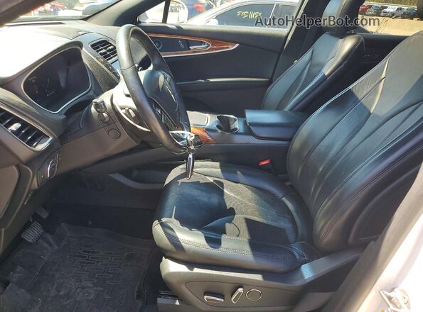 2LMPJ8L99KBL30242 2019 LINCOLN NAUTILUS Белый Вид салона спереди