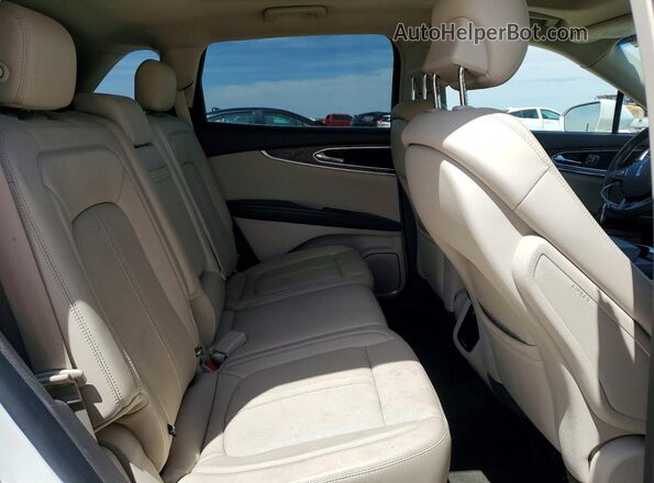 2LMPJ8LR7JBL37267 2018 LINCOLN MKX White Սալոնի հետևի տեսք