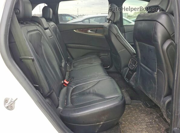 2LMPJ8LR9JBL39375 2018 LINCOLN MKX White უკანა სალონის ხედი