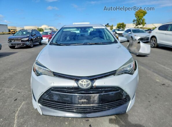 2T1BURHE0HC774980 2017 TOYOTA COROLLA Серебряный Вид спереди