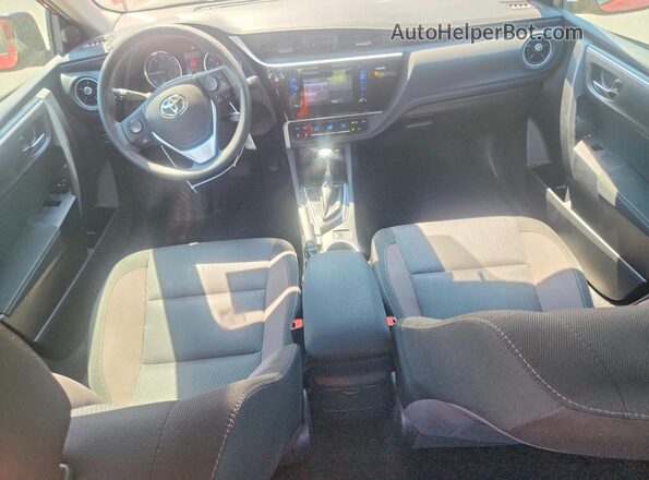 2T1BURHE0HC916602 2017 TOYOTA COROLLA Красный Вид панели приборов