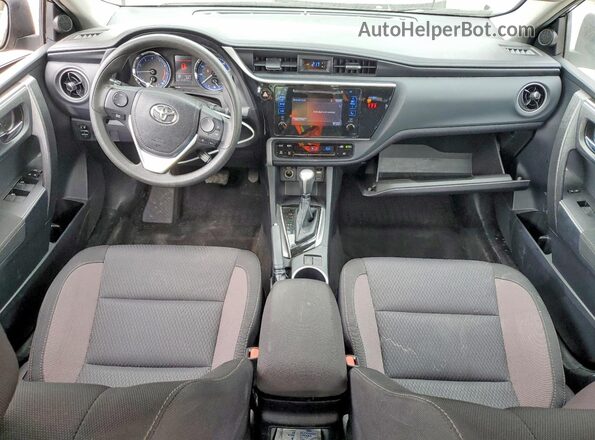 2T1BURHE0JC025733 2018 TOYOTA COROLLA Серый Вид панели приборов