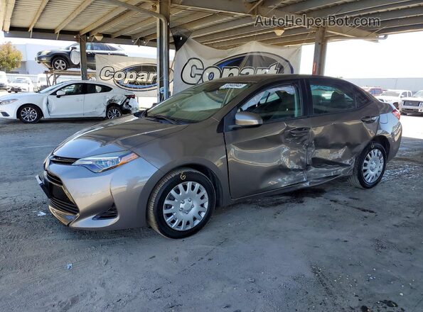 2T1BURHE0JC044055 2018 TOYOTA COROLLA Gray წინა მარცხენა ხედი სამი მეოთხედიდან