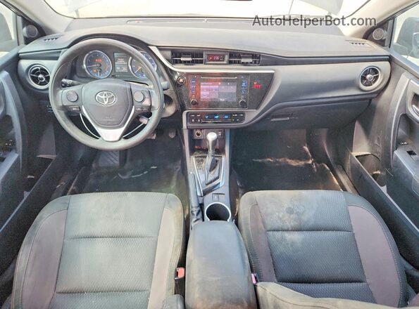 2T1BURHE0JC966700 2018 TOYOTA COROLLA Угольный Вид панели приборов