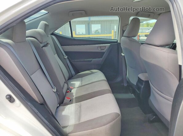 2T1BURHE1JC063424 2018 TOYOTA COROLLA White Vista de los asientos traseros