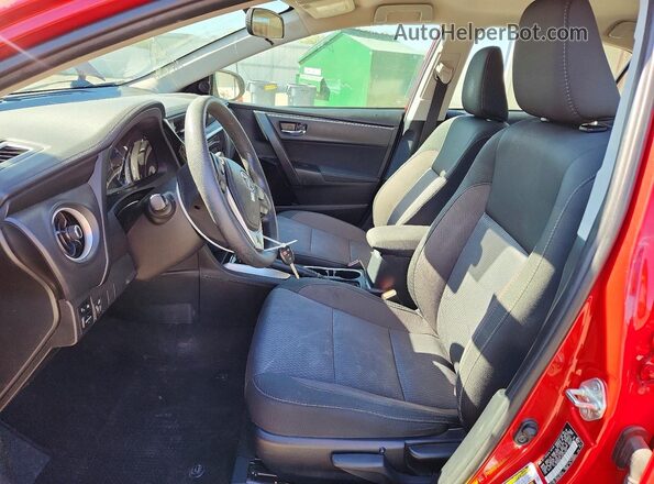 2T1BURHE1JC074701 2018 TOYOTA COROLLA Красный Вид салона спереди