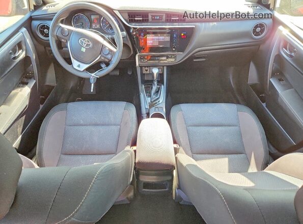 2T1BURHE1JC074701 2018 TOYOTA COROLLA Красный Вид панели приборов