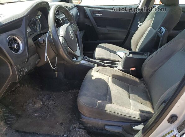 2T1BURHE1JC119572 2018 TOYOTA COROLLA Серебряный Вид салона спереди