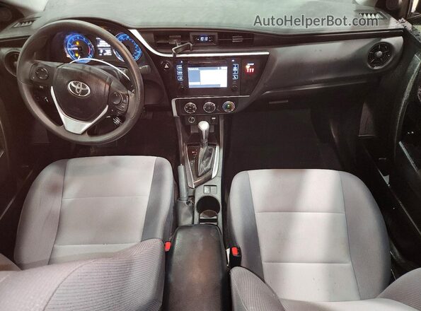 2T1BURHE2JC116759 2018 TOYOTA COROLLA Серебряный Вид панели приборов