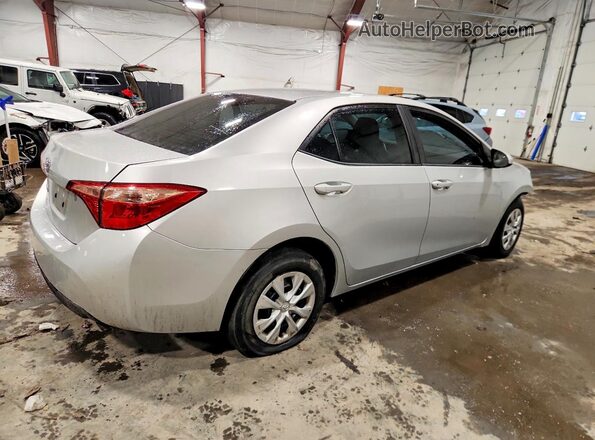 2T1BURHE2JC116759 2018 TOYOTA COROLLA Серебряный Задняя правая четверть