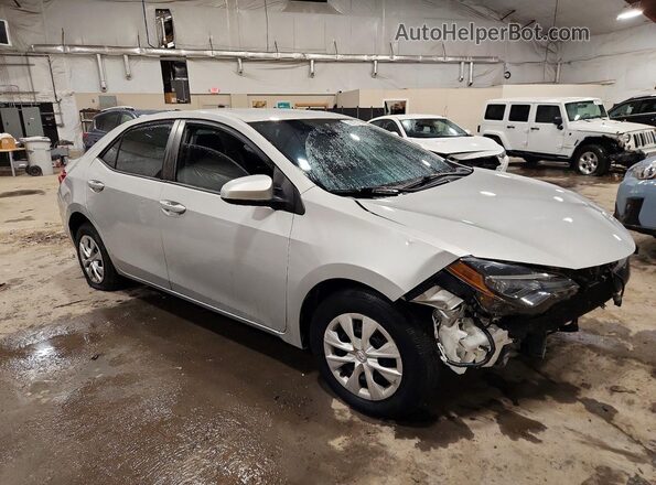 2T1BURHE2JC116759 2018 TOYOTA COROLLA Серебряный Передняя правая четверть
