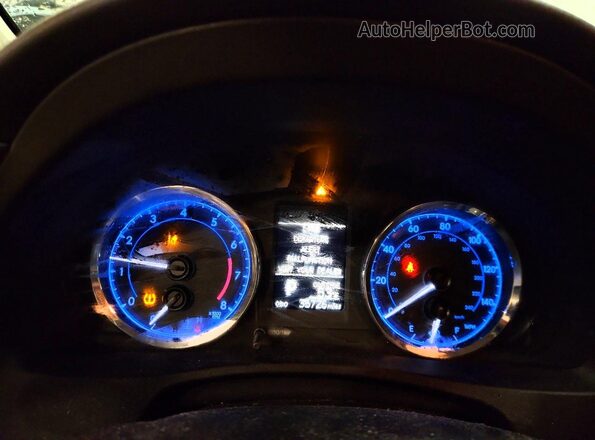2T1BURHE2JC116759 2018 TOYOTA COROLLA Серебряный Вид щитка приборов