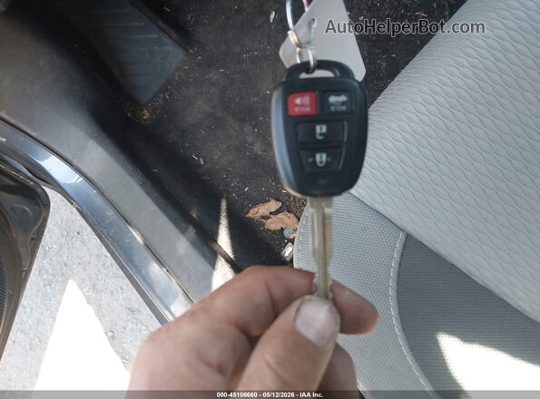 2T1BURHE2KC151464 2019 TOYOTA LL Серый Вид панели приборов
