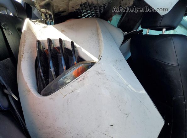 2T1BURHE4KC157010 2019 TOYOTA COROLLA White Вид задніх сидінь
