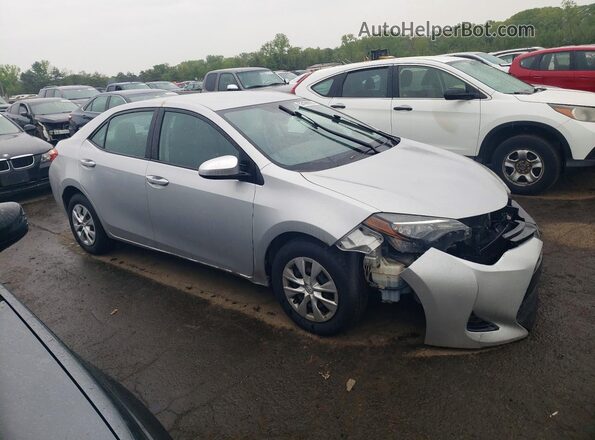 2T1BURHE5HC762064 2017 TOYOTA COROLLA Серебряный Передняя правая четверть
