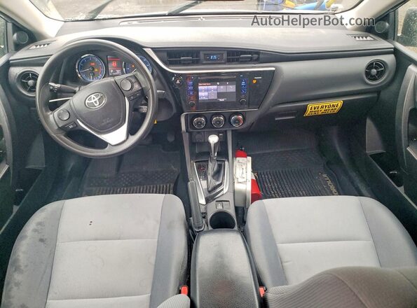 2T1BURHE5HC762064 2017 TOYOTA COROLLA Серебряный Вид панели приборов