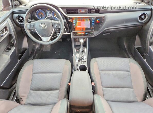 2T1BURHE6JC068375 2018 TOYOTA COROLLA Красный Вид панели приборов