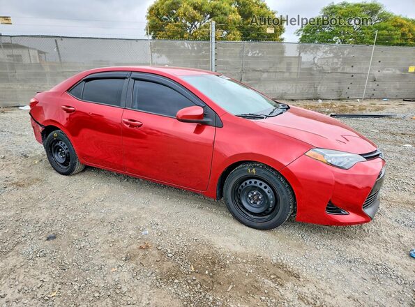 2T1BURHE6JC068375 2018 TOYOTA COROLLA Красный Передняя правая четверть