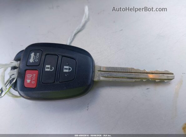 2T1BURHE7GC642345 2016 TOYOTA LL Red Widok deski rozdzielczej