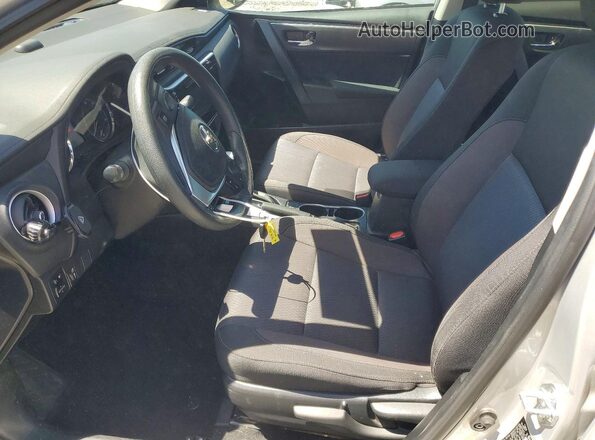 2T1BURHE7HC763281 2017 TOYOTA COROLLA Silver Widok wnętrza z przodu