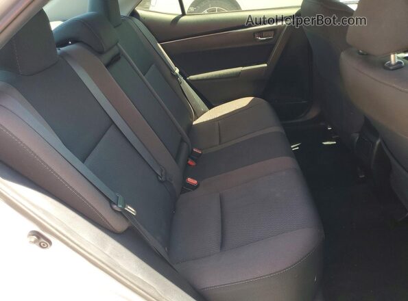 2T1BURHE7HC763281 2017 TOYOTA COROLLA Silver Widok tylnych siedzeń