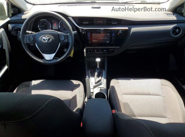 2T1BURHE7HC763281 2017 TOYOTA COROLLA Silver Widok deski rozdzielczej