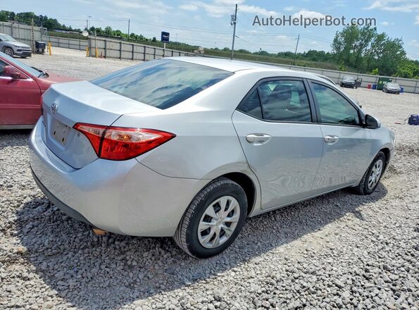 2T1BURHE7HC780212 2017 TOYOTA COROLLA Серебряный Задняя правая четверть
