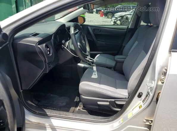2T1BURHE7HC780212 2017 TOYOTA COROLLA Серебряный Вид салона спереди
